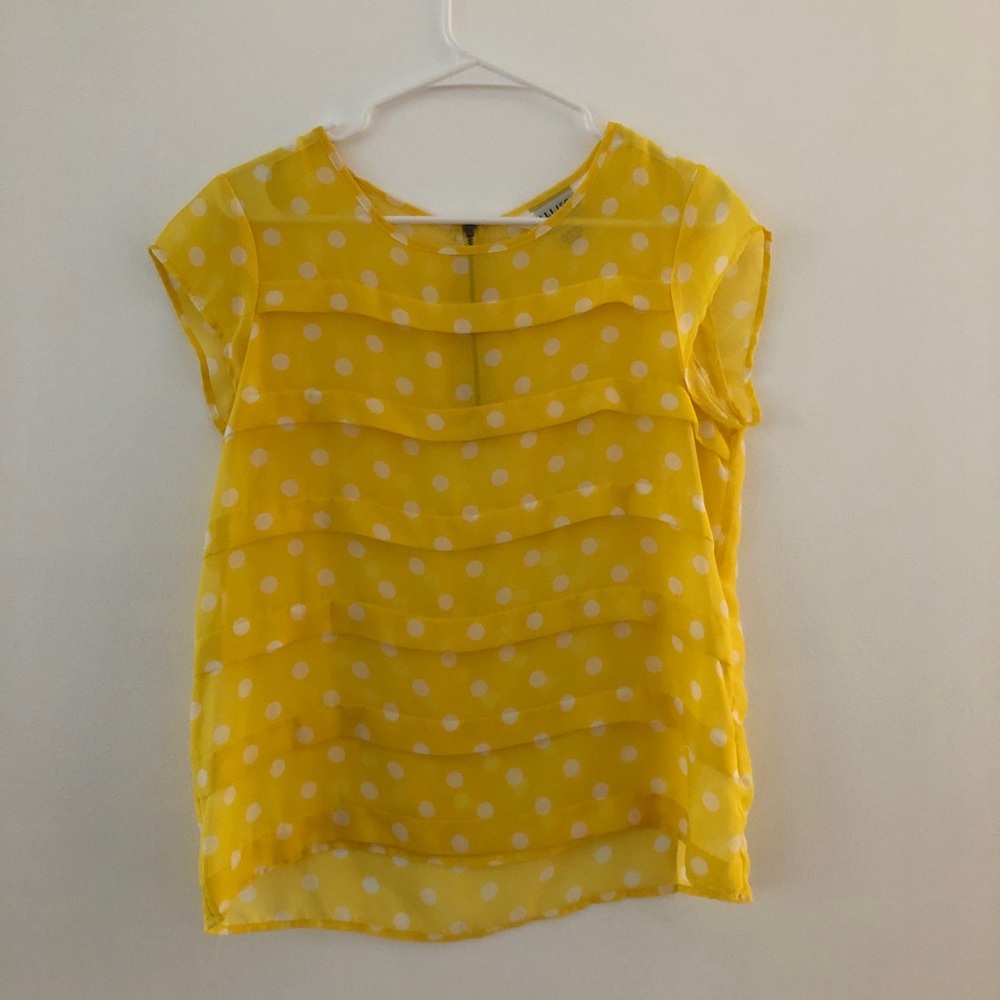 Women’s polka dot shirt size small